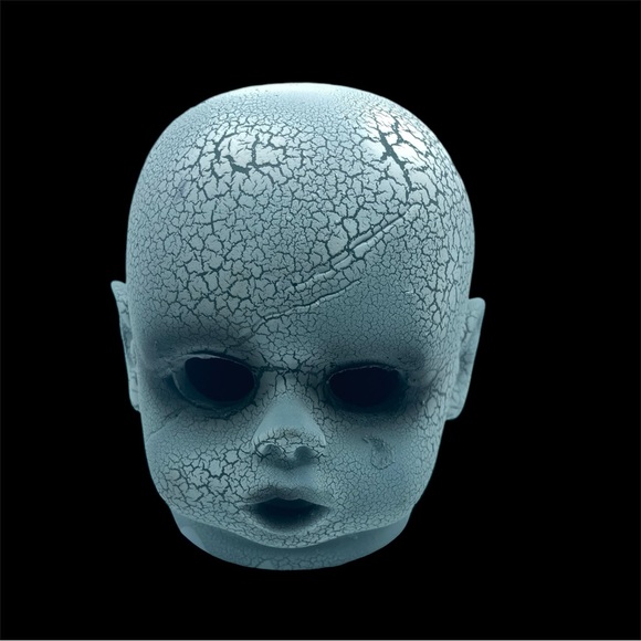 🎃🔪🩸😱😈Creepy Doll Head - Halloween or Goth Decoration - Picture 2 of 8